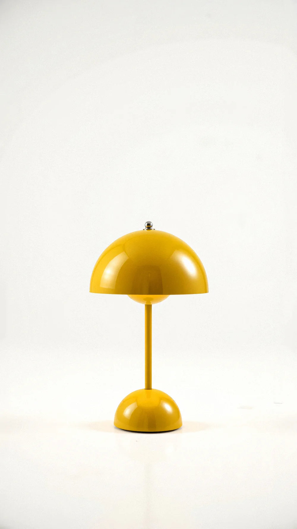 Bezprzewodowa lampa stołowa o minimalistycznym designie 13