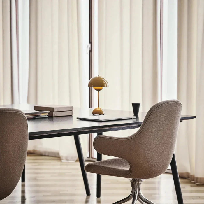 Bezprzewodowa lampa stołowa o minimalistycznym designie 4