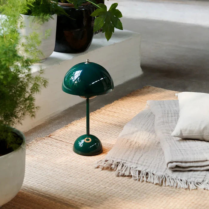 Bezprzewodowa lampa stołowa o minimalistycznym designie 7