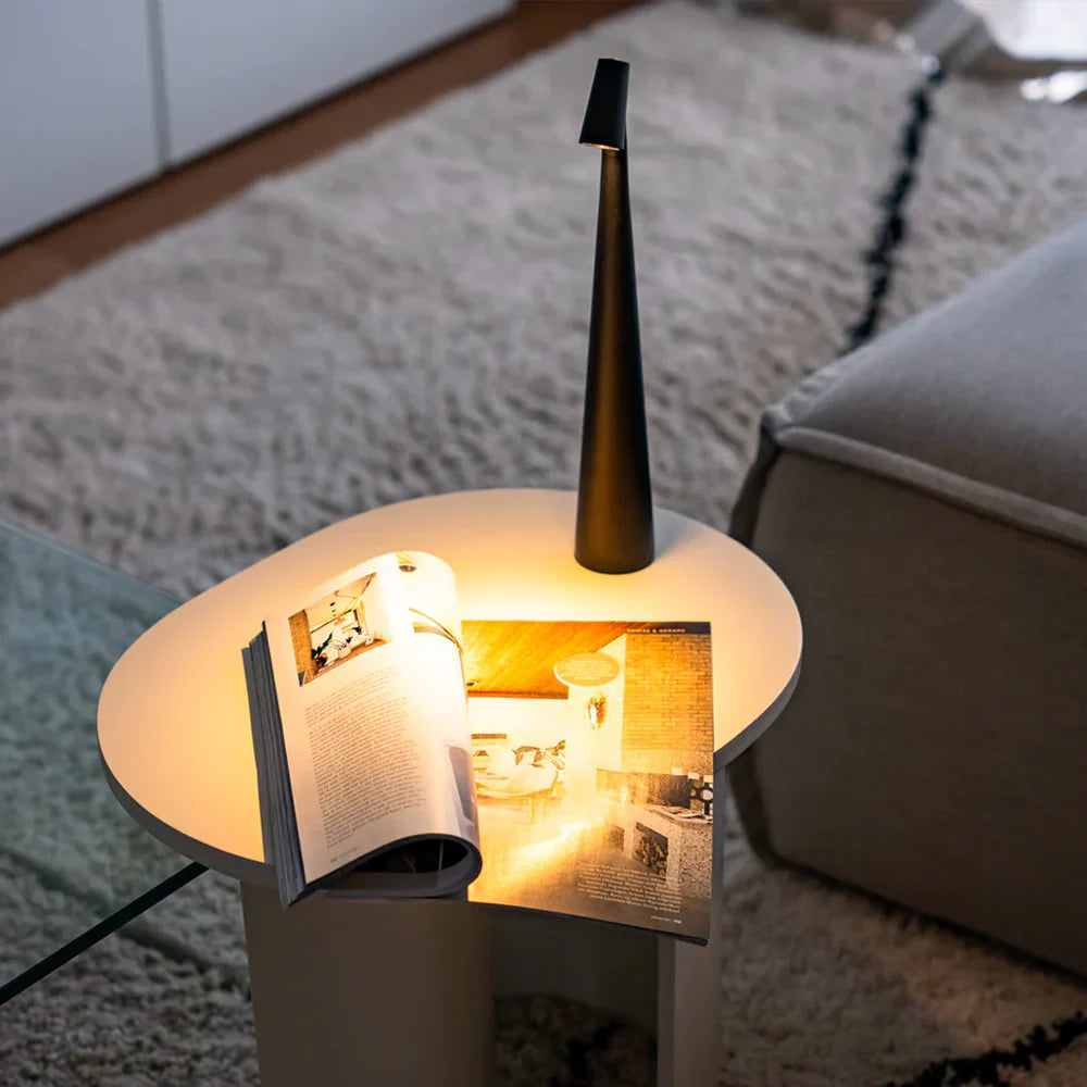 Elegancka lampa stołowa LED o nowoczesnym smukłym designie z dotykowym włącznikiem 8