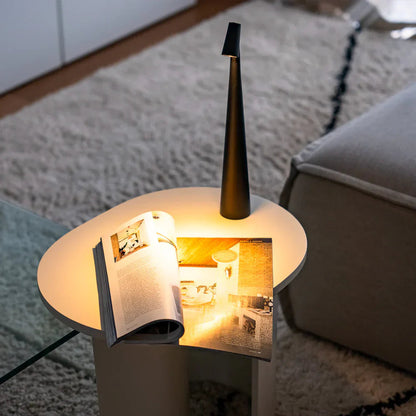 Elegancka lampa stołowa LED o nowoczesnym smukłym designie z dotykowym włącznikiem 8