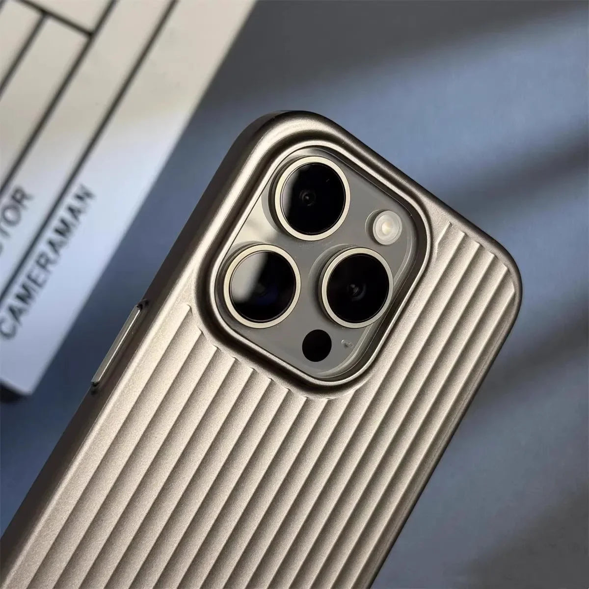 Etui na iPhone'a z Ochroną Wojskową – Lekkie i Ultracienkie z Teksturą 2
