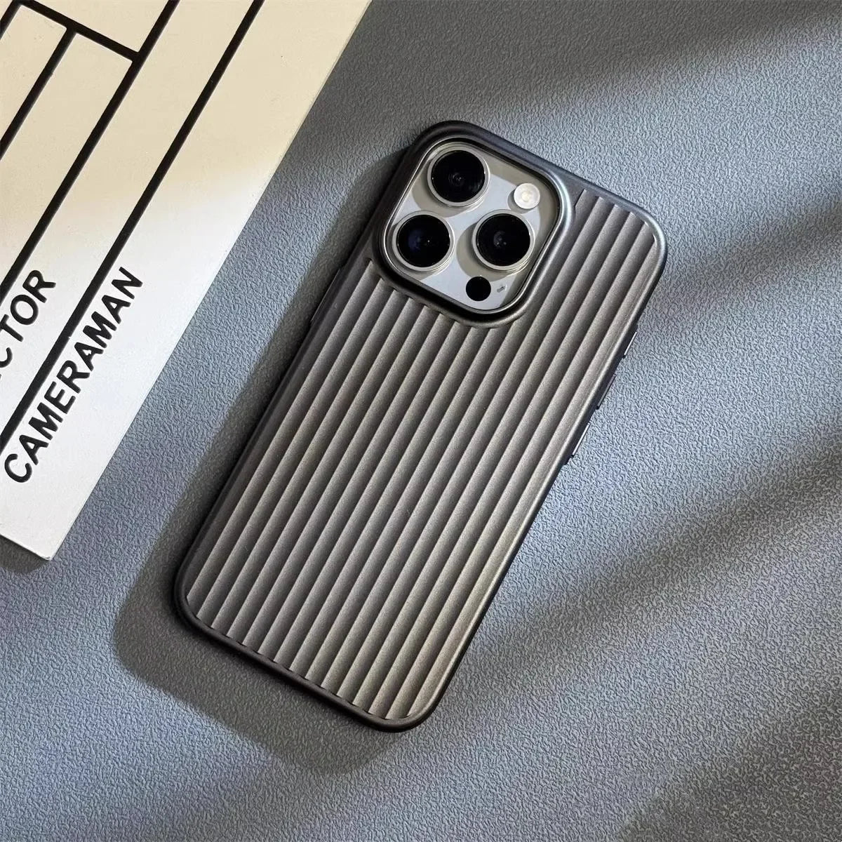 Etui na iPhone'a z Ochroną Wojskową – Lekkie i Ultracienkie z Teksturą 5
