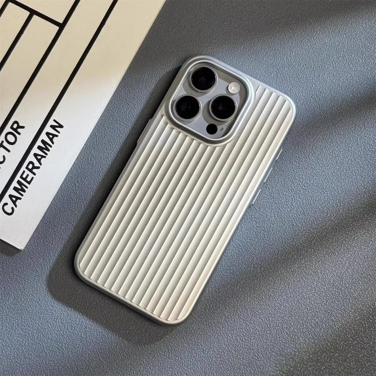 Etui na iPhone'a z Ochroną Wojskową – Lekkie i Ultracienkie z Teksturą 6