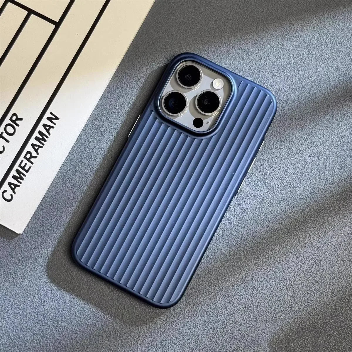 Etui na iPhone'a z Ochroną Wojskową – Lekkie i Ultracienkie z Teksturą 7