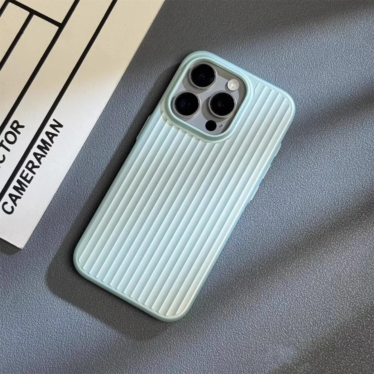 Etui na iPhone'a z Ochroną Wojskową – Lekkie i Ultracienkie z Teksturą 8
