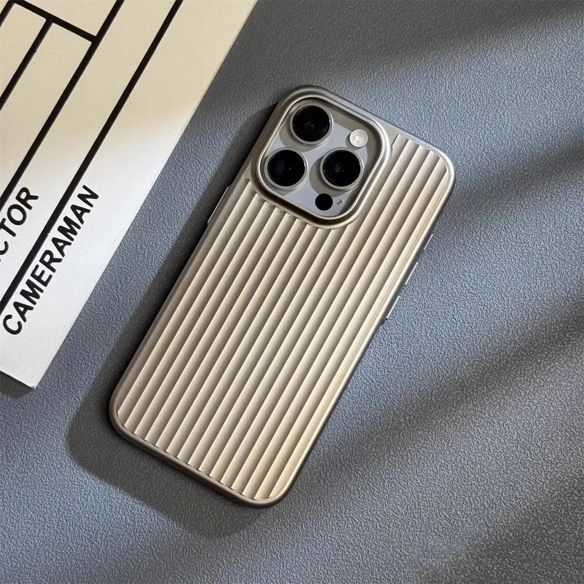 Etui na iPhone'a z Ochroną Wojskową – Lekkie i Ultracienkie z Teksturą 9