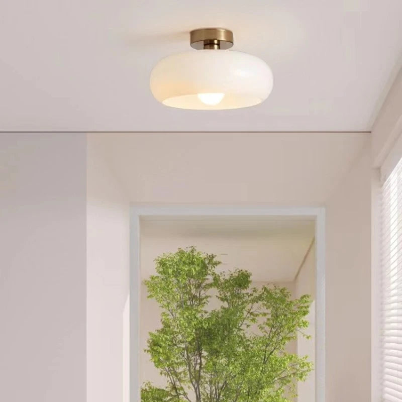 Lampa wisząca z opalizującym kloszem – elegancki akcent w stylu retro Bauhaus 2