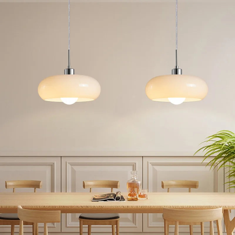 Lampa wisząca z opalizującym kloszem – elegancki akcent w stylu retro Bauhaus 3